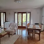 Etage Entier Independant D , Avec Terrasse, Jardin, 2 A 6 Personnes * Arba