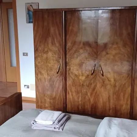 Etage Entier Independant D , Avec Terrasse, Jardin, 2 A 6 Personnes Hébergement de vacances *