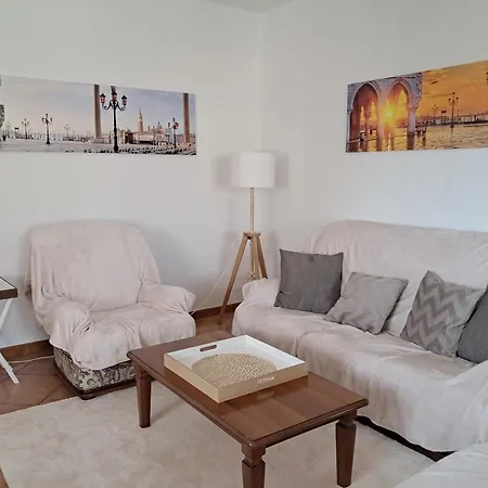 Etage Entier Independant D , Avec Terrasse, Jardin, 2 A 6 Personnes בית נופש *