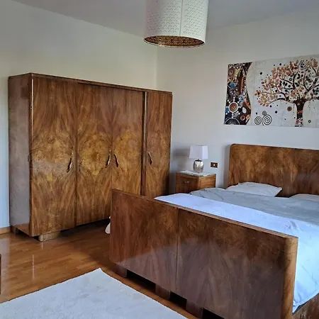 Hébergement de vacances Etage Entier Independant D , Avec Terrasse, Jardin, 2 A 6 Personnes