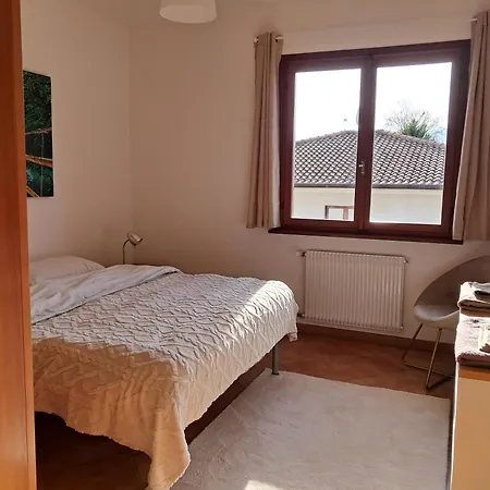 Etage Entier Independant D , Avec Terrasse, Jardin, 2 A 6 Personnes *