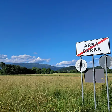 Etage Entier Independant D , Avec Terrasse, Jardin, 2 A 6 Personnes Hébergement de vacances *