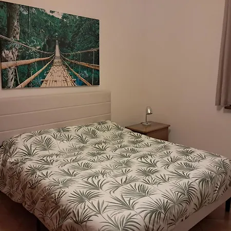 Etage Entier Independant D , Avec Terrasse, Jardin, 2 A 6 Personnes *