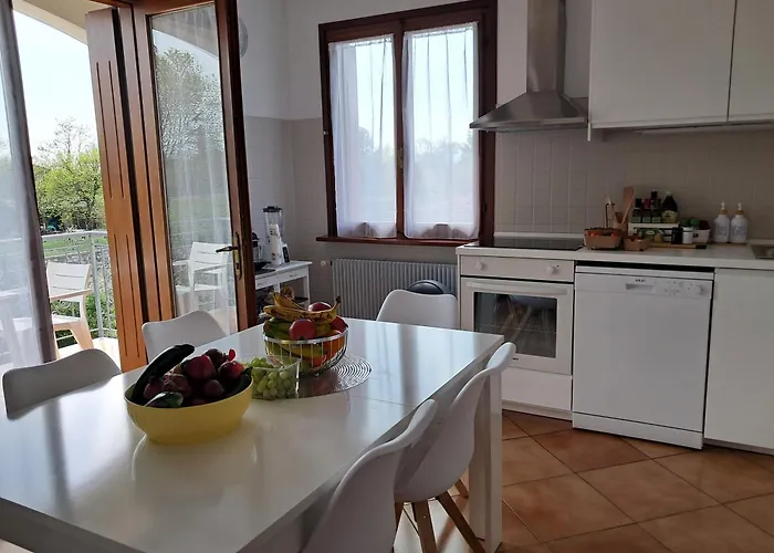 Etage Entier Independant D , Avec Terrasse, Jardin, 2 A 6 Personnes *